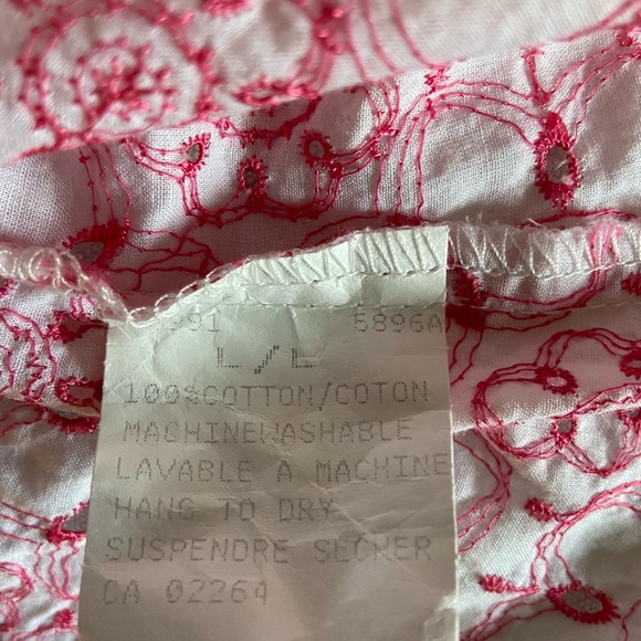 🎉Eyelet blouse Made in Canada 🇨🇦 - Picture 4 of 4